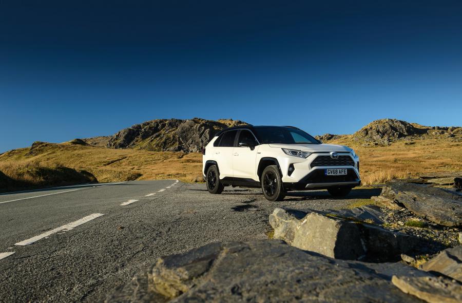  Toyota RAV4 Hybrid 2019 года  (UK) (фото 10 из 40)